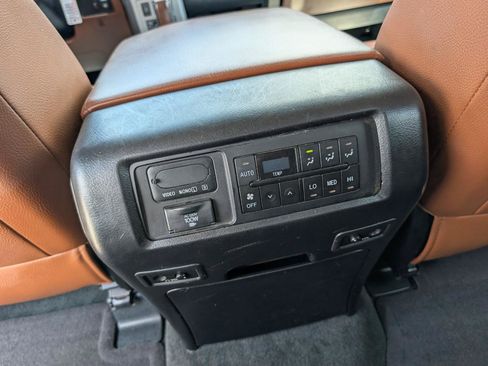 Used 2013 Toyota Sequoia Platinum RWD image 21