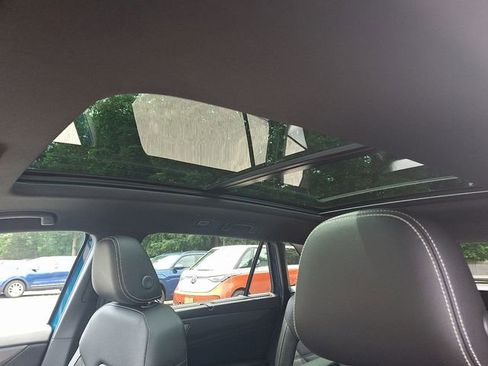 Certified 2025 Volkswagen Atlas Cross Sport SE image 21