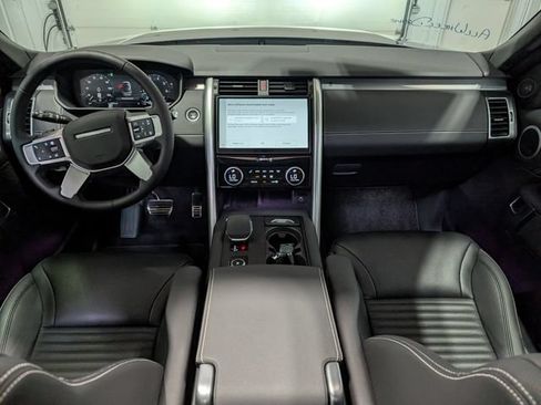 Used 2025 Land Rover Discovery Dynamic SE AWD/4WD image 13