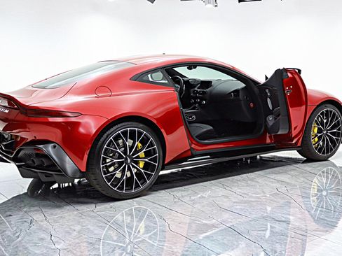 Used 2023 Aston Martin V8 Vantage Coupe RWD image 14