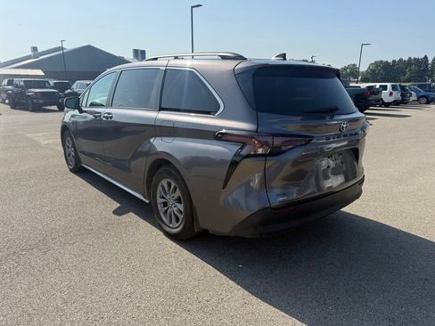 Used 2023 Toyota Sienna LE AWD/4WD image 8