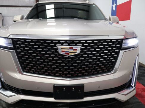 Used 2021 Cadillac Escalade Premium Luxury w/ LPO, Illumination Package AWD/4WD image 22