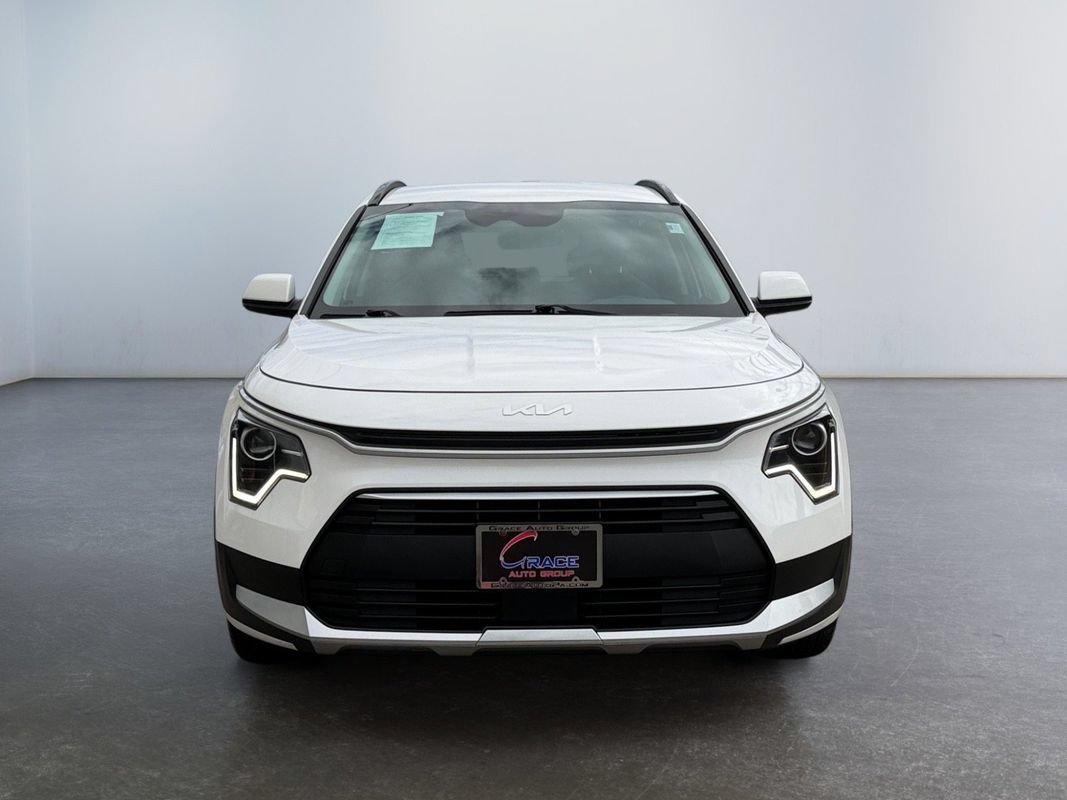 Used 2023 Kia Niro EX FWD image 2