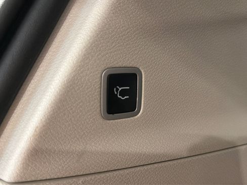 Used 2023 Chrysler Voyager LX FWD image 45