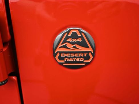 Used 2024 Jeep Gladiator Mojave AWD/4WD image 10