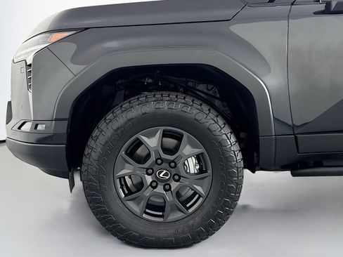 Used 2025 Lexus GX 550 image 9