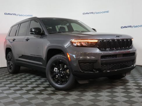 New 2025 Jeep Grand Cherokee L Altitude image 2