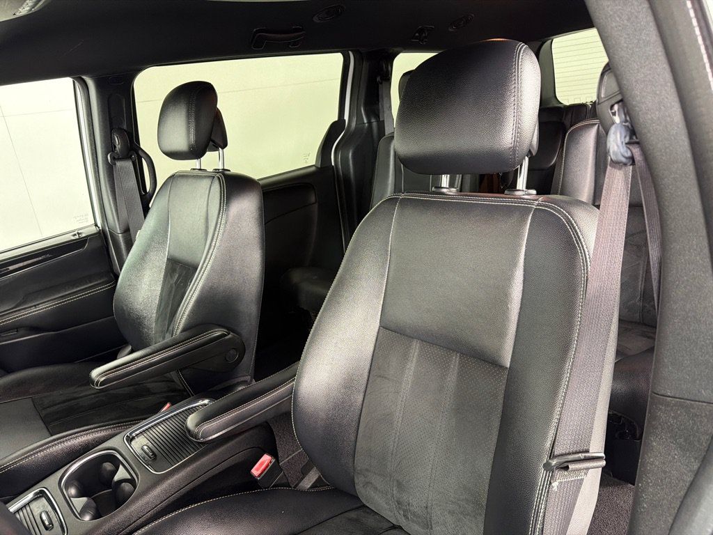 Used 2015 Dodge Grand Caravan SXT FWD image 12