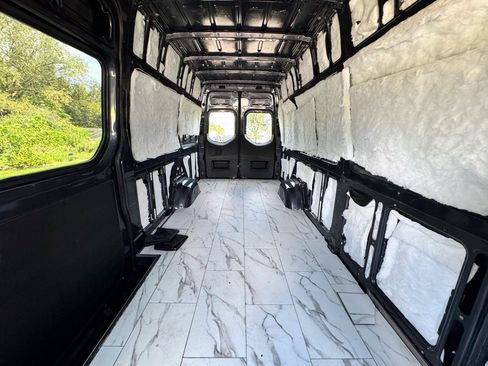 Used 2024 Mercedes-Benz Sprinter 2500 image 34