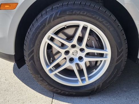 Used 2021 Porsche Macan image 8