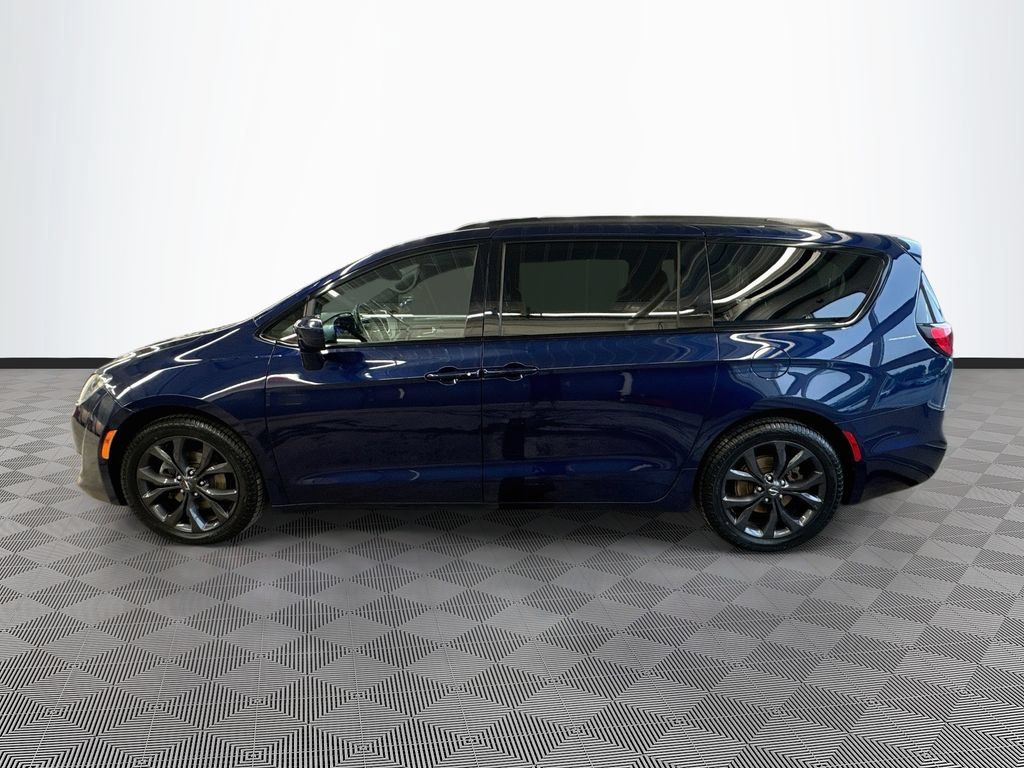 Used 2019 Chrysler Pacifica Touring Plus w/ S Appearance Package FWD image 35