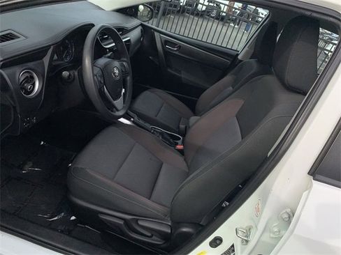 Used 2018 Toyota Corolla LE image 18