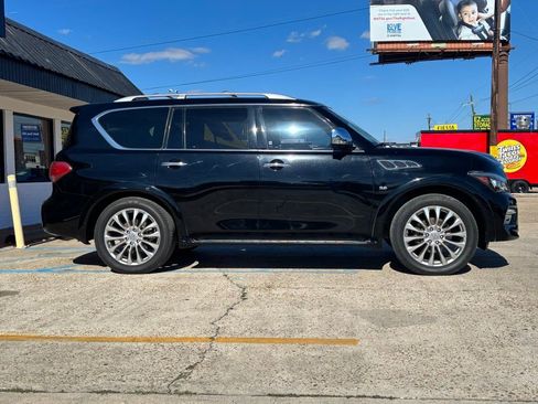 Used 2017 INFINITI QX80 2WD w/ Deluxe Technology Package image 4
