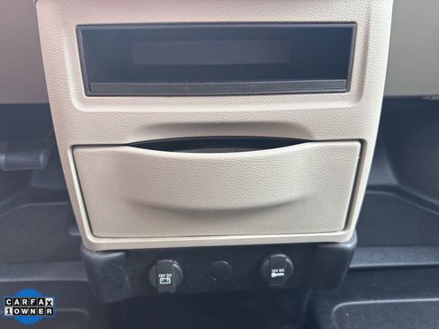 Used 2019 Dodge Grand Caravan SE FWD image 19