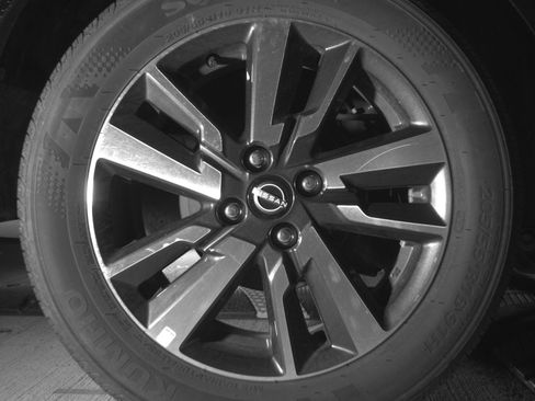 Used 2025 Nissan Versa SV image 15