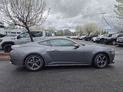 Used 2024 Ford Mustang Premium image 3