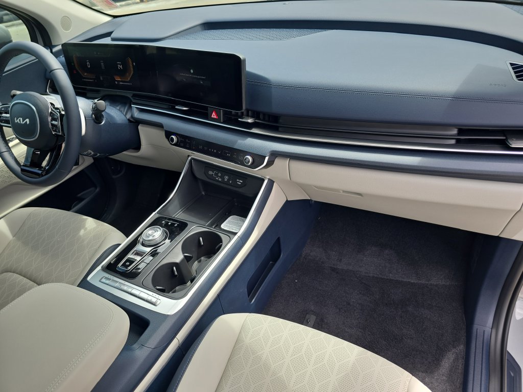 New 2026 Kia Carnival EX FWD image 12