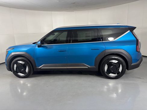 New 2026 Kia EV9 Wind AWD/4WD image 5