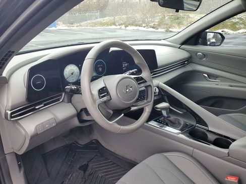 Used 2023 Hyundai Elantra SEL w/ Convenience Package image 18