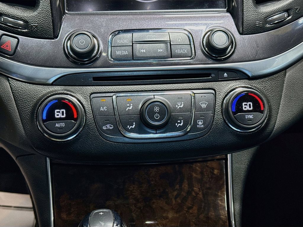 Used 2015 Chevrolet Impala LT w/ Convenience Package FWD image 16