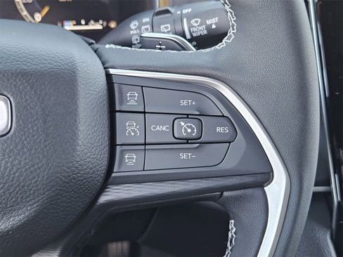 New 2025 Jeep Grand Cherokee Altitude image 29