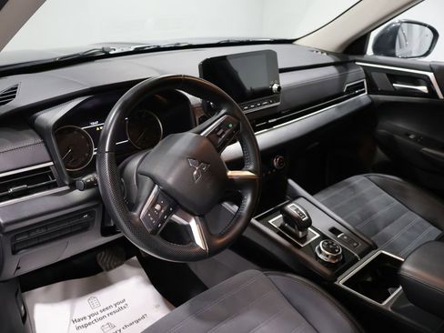 Used 2024 Mitsubishi Outlander SE image 24