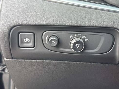 Used 2021 Buick Enclave Avenir w/ Avenir Technology Package AWD/4WD image 26