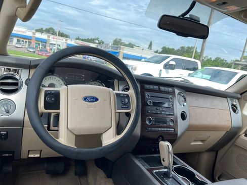 Used 2013 Ford Expedition XLT RWD image 16