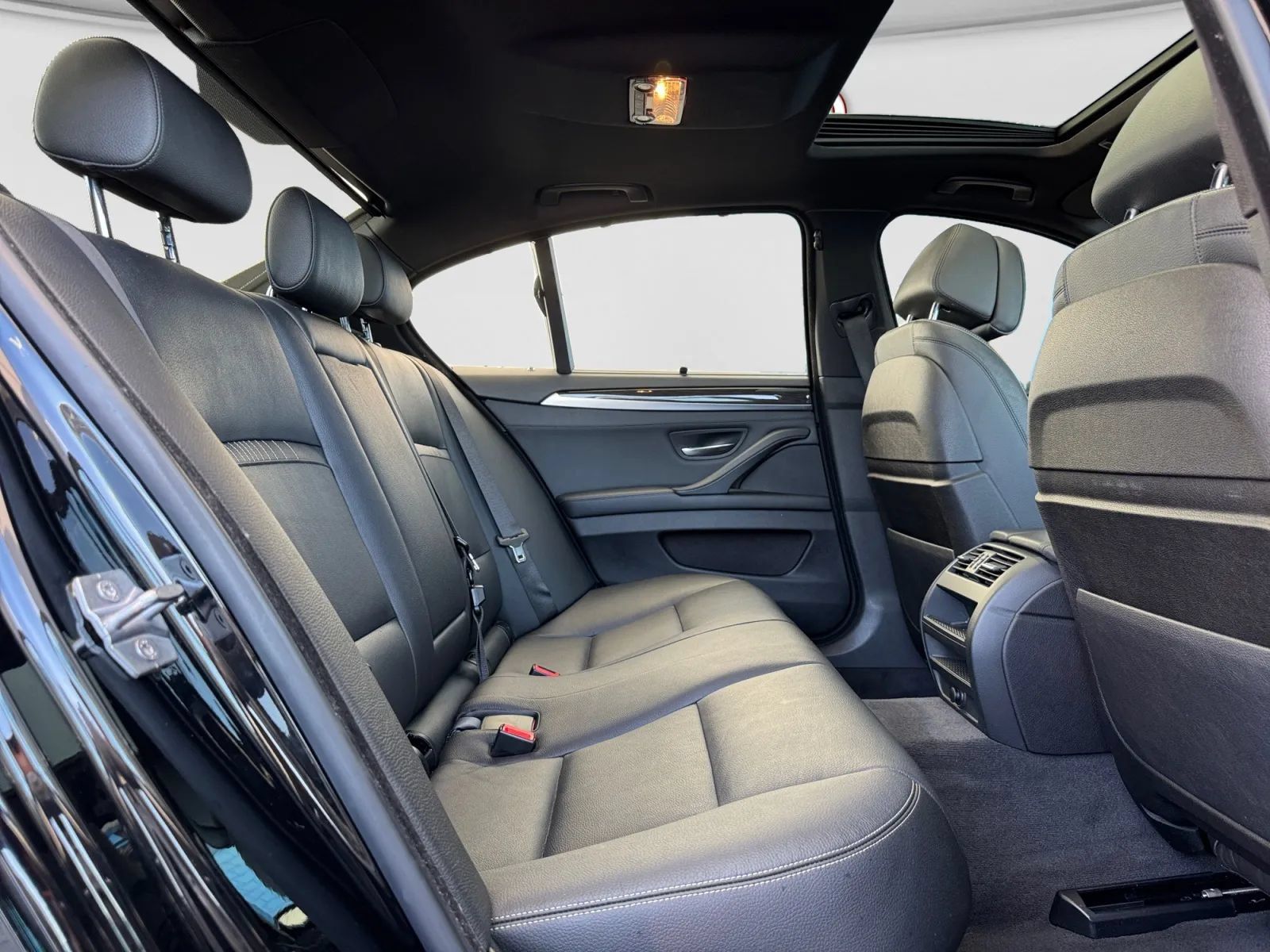 Used 2014 BMW 550i Sedan RWD image 22