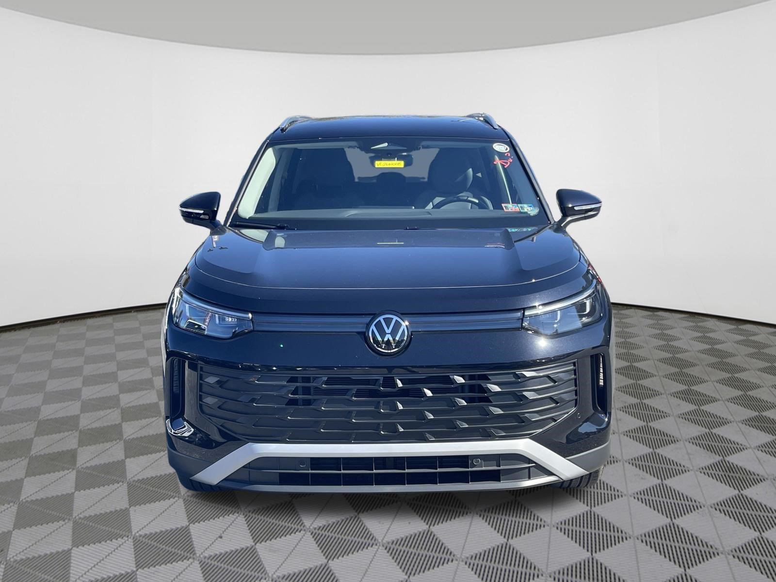 Used 2026 Volkswagen Tiguan SE AWD/4WD image 3