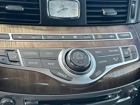 Used 2017 INFINITI Q70 L 3.7 w/ Deluxe Touring Package image 17