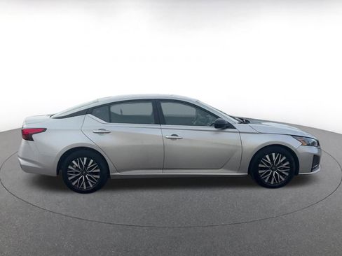 Used 2024 Nissan Altima 2.5 SV image 16