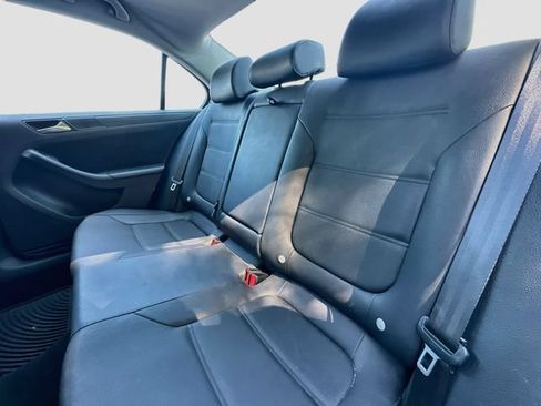 Used 2012 Volkswagen Jetta SE FWD image 12
