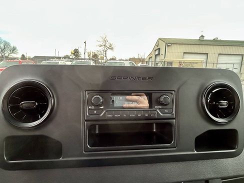 Used 2022 Mercedes-Benz Sprinter 2500 image 19