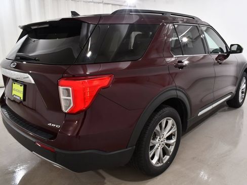 Used 2022 Ford Explorer XLT w/ Equipment Group 202A AWD/4WD image 11