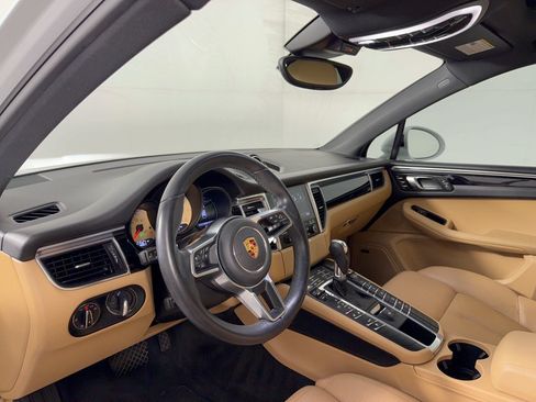 Certified 2018 Porsche Macan S AWD/4WD image 4