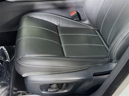 Used 2020 Land Rover Range Rover Velar S image 22