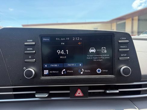 Used 2025 Hyundai Elantra SE FWD image 20