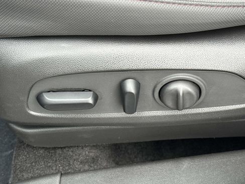 Used 2023 Chevrolet TrailBlazer RS w/ Sun and Liftgate Package image 16