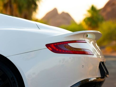 Used 2015 Aston Martin Vanquish Coupe image 9