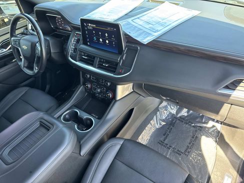 Used 2022 Chevrolet Suburban LT w/ LT Signature Package RWD image 32