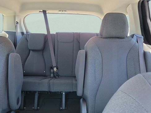 Used 2022 Kia Carnival LX image 10
