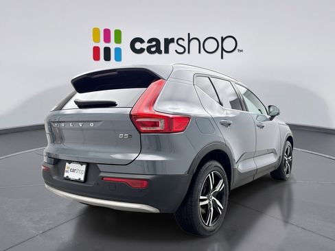 Used 2023 Volvo XC40 B5 Plus image 5