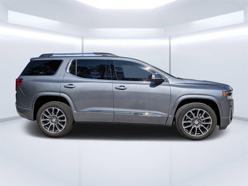 Used 2022 GMC Acadia Denali w/ Denali Technology Package image 2