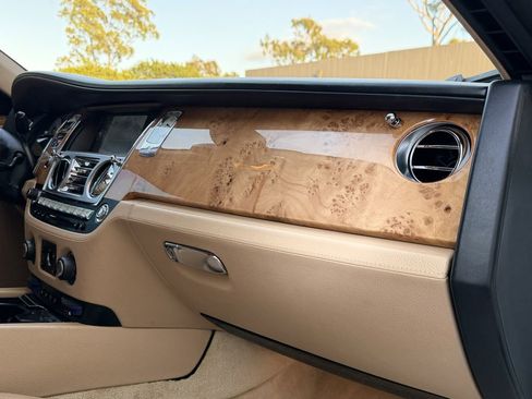 Used 2011 Rolls-Royce Ghost image 45