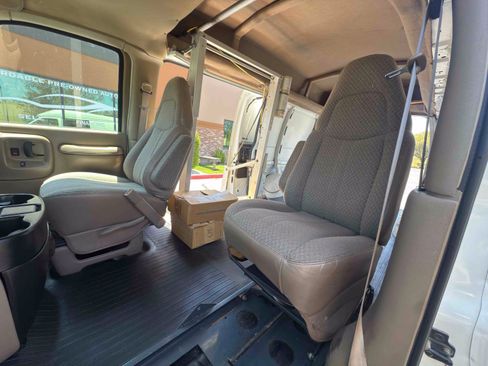 Used 2001 Chevrolet Express 3500 w/ Convenience Pkg 1 RWD image 61
