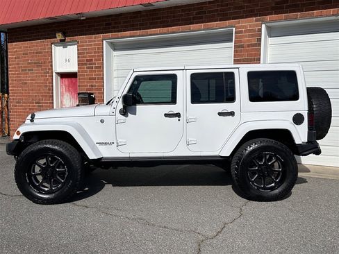 Used 2017 Jeep Wrangler Unlimited Sahara image 17