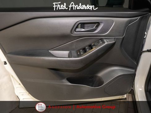 Used 2024 Nissan Rogue S AWD/4WD image 10