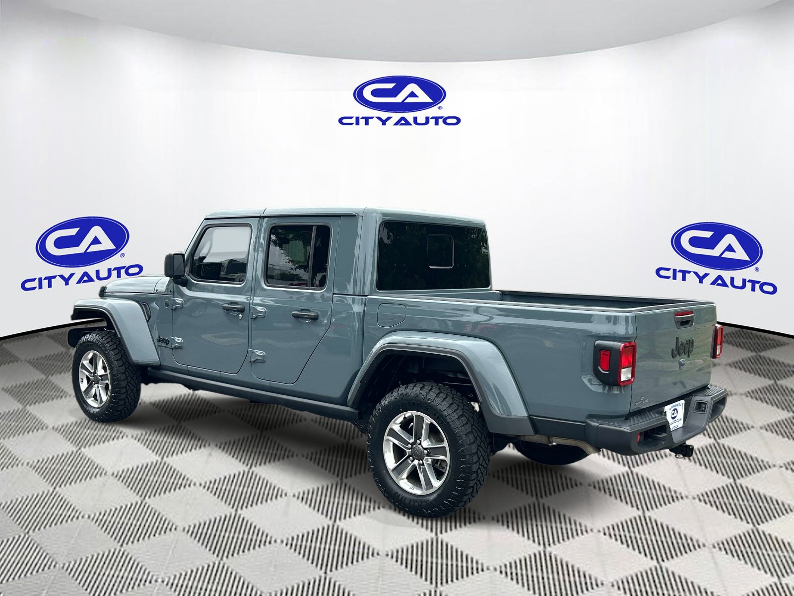 Used 2025 Jeep Gladiator Sport AWD/4WD image 5
