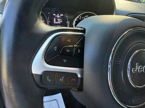 Used 2018 Jeep Compass Latitude AWD/4WD image 16